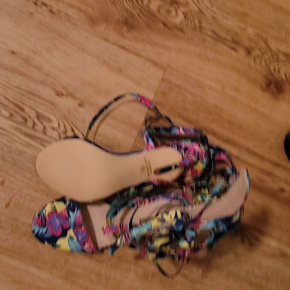 Shoes - Picture 2 of 3